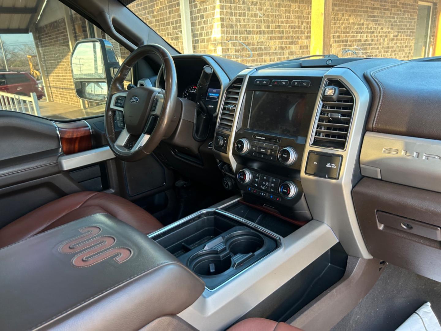 2021 White Ford F-250 SD King Ranch Crew Cab 4WD (1FT8W2BT5ME) with an 6.7L V8 OHV 16V DIESEL engine, 6A transmission, located at 1687 Business 35 S, New Braunfels, TX, 78130, (830) 625-7159, 29.655487, -98.051491 - Photo#3